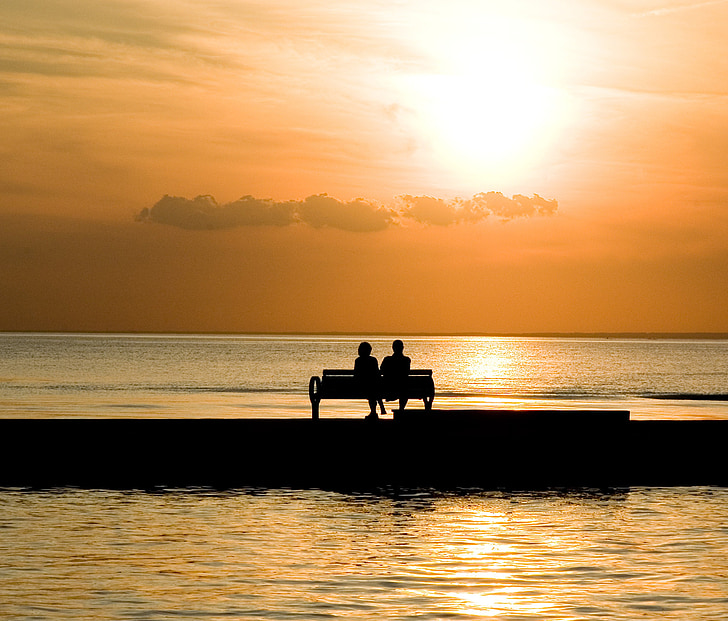 bench-couple-romantic-love-preview