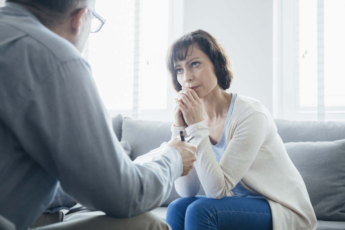 women-listening-during-therapy-during-opioid-treatment-near-louisville-kentucky