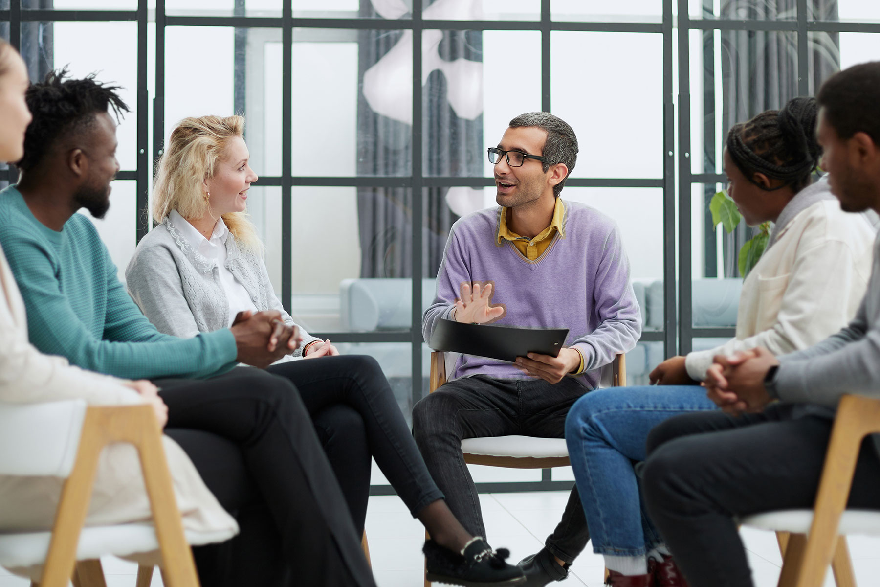 people in group therapy as part of medicaid alcohol rehab